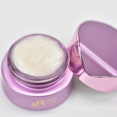 護膚品廠家:誰說歲月只能是把殺豬刀！